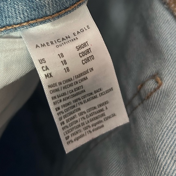American Eagle Size 18 Short Mom Jeans - Strigid, Comfortable Denim, High Rise - Picture 4 of 10